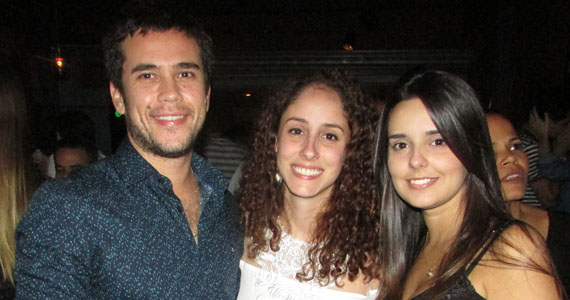 Banda Cowbell se apresentou ao vivo no Jet Lag Pub neste sábado